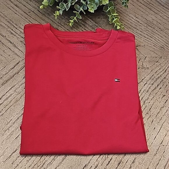 Red Tommy Hilfiger t shirt size L 16/18 never worn - Picture 9 of 9